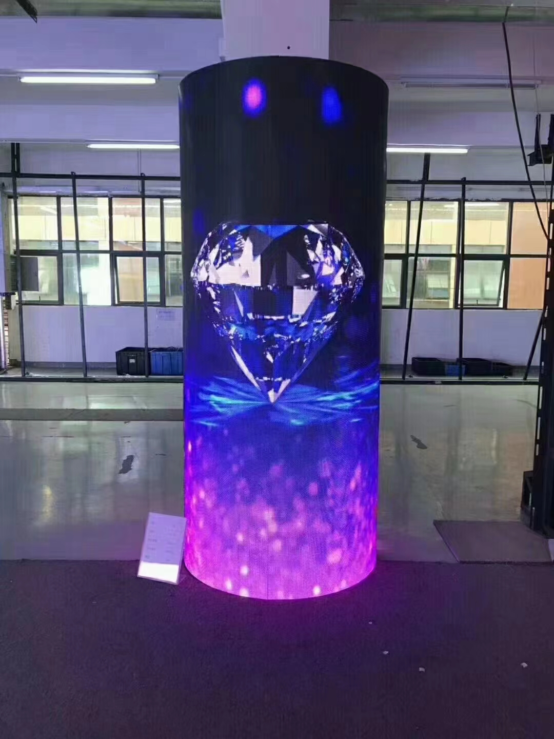 Column LED screen-P1.875